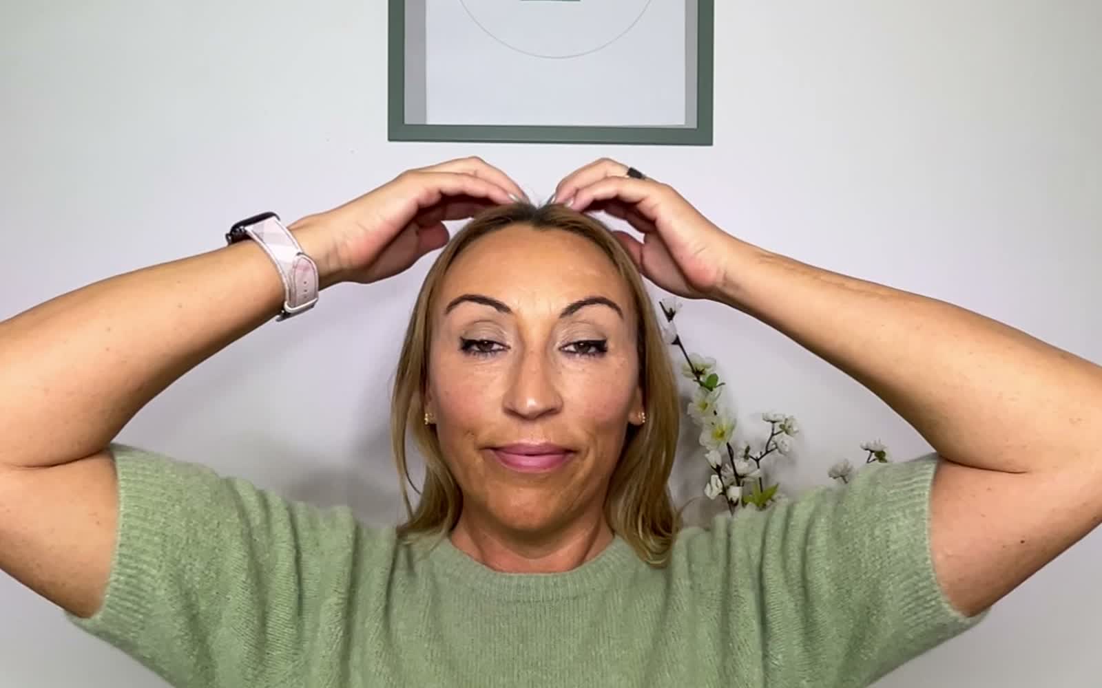 Standbild aus dem Videokurs Bye Bye Stirnfalten